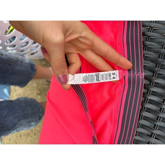 Under Armor Women's‎ Hot Pink Spandex Shorts, Sz Small - Picture 4 of 4